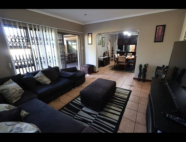 3 BEDROOM HOUSE FOR SALE IN BEACON BAY